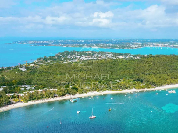 Vue aérienne de Mont Choisy et de la plage à Grand Baie, île Maurice.