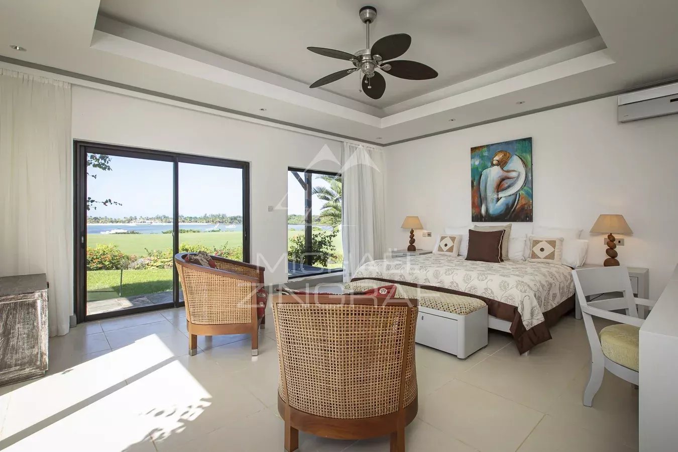 Chambre avec vue à la Villa Lunea Chambre d'une villa à l'Ile Maurice avec vue sur le lagon et le golf.