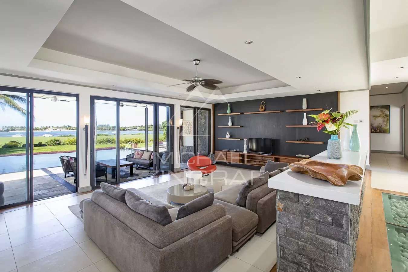 Intérieur de la Villa Lunea Intérieur d'une villa à Beau Champ, Île Maurice, avec vue sur le lagon et le golf.