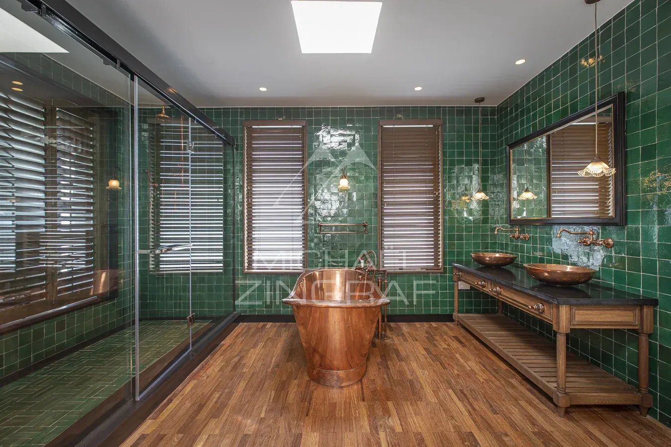 Elegant bathroom Modern bathroom with copper bathtub and green tiles