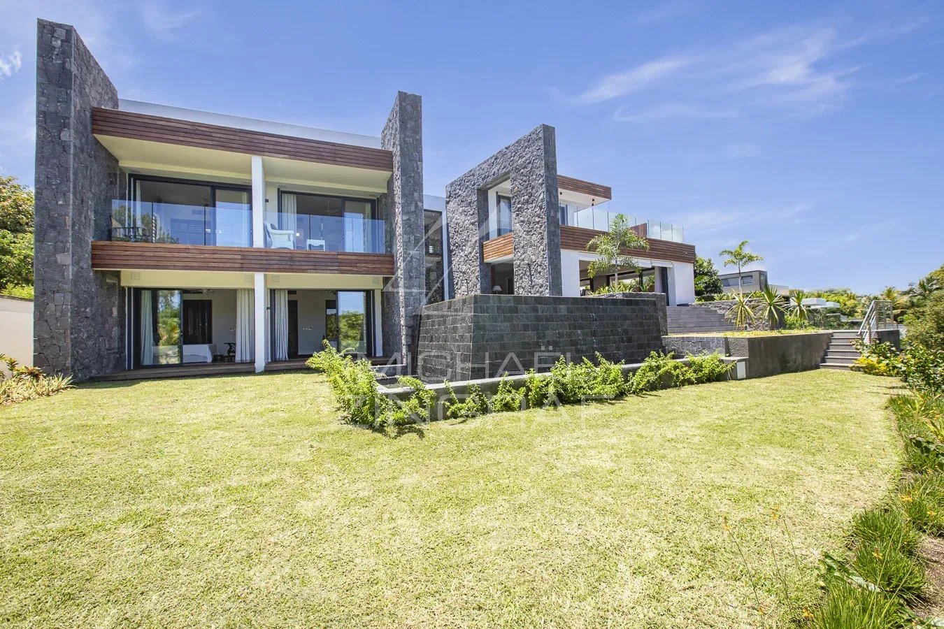 Villa de prestige à Haute Rive Villa moderne avec piscine et jardin, située à Haute Rive, Azuri Ocean & Golf Village.