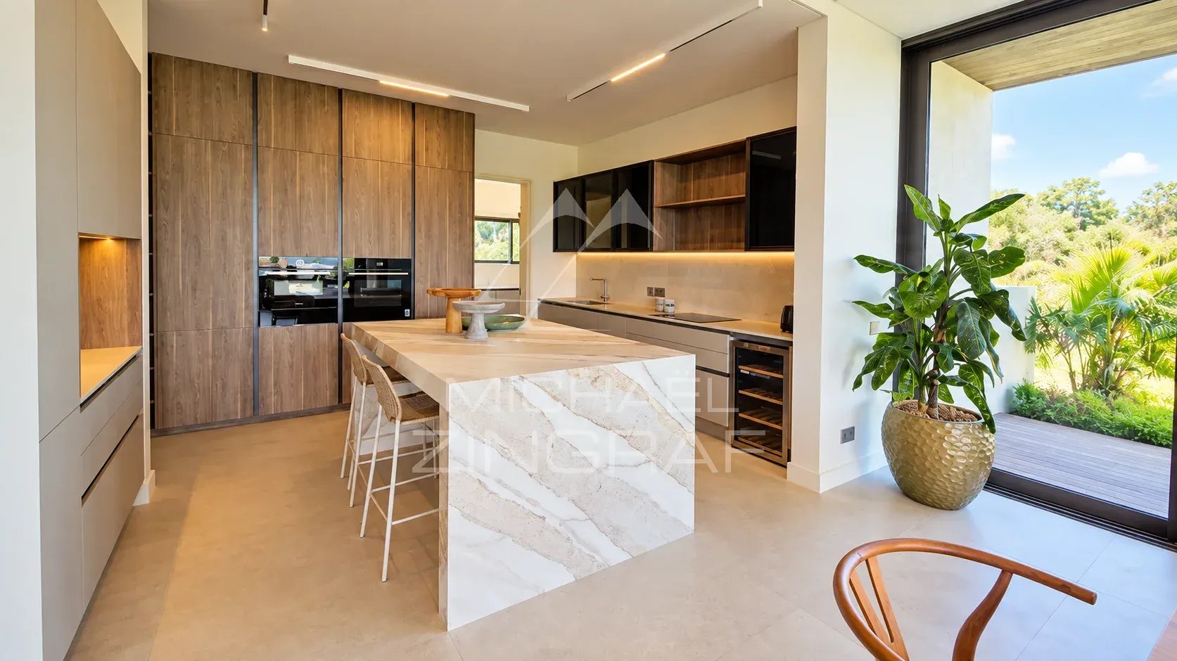 Modern and spacious kitchen in a contemporary villa with central island and garden view.