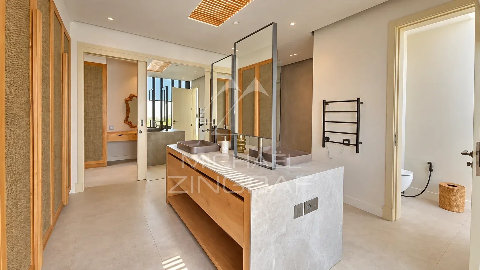 Modern bathroom with double sink and mirror, in a contemporary villa.