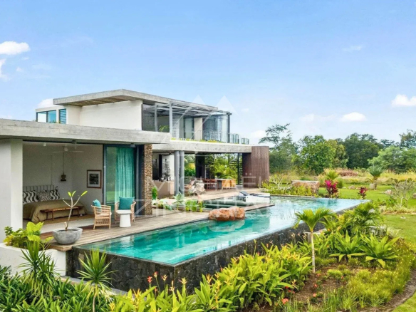 Modern villa with private pool and garden, located in a golf estate.
