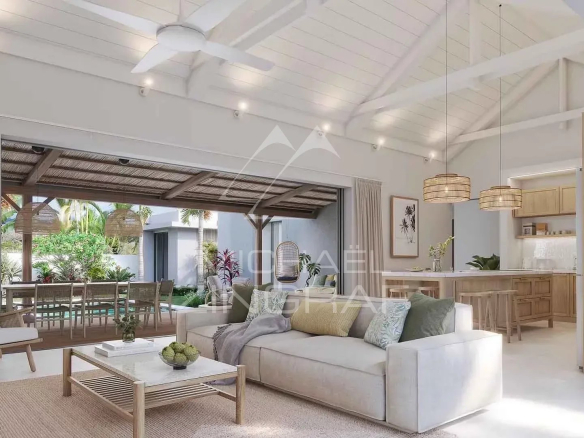 Intérieur d'une villa moderne avec salon lumineux et cuisine ouverte à Grand Baie, Île Maurice.