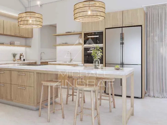 Intérieur d'une cuisine moderne avec un îlot central en bois et des luminaires en rotin.
