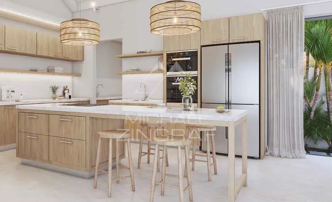 Cuisine moderne dans une villa à Grand Baie Intérieur d'une cuisine moderne avec un îlot central en bois et des luminaires en rotin.