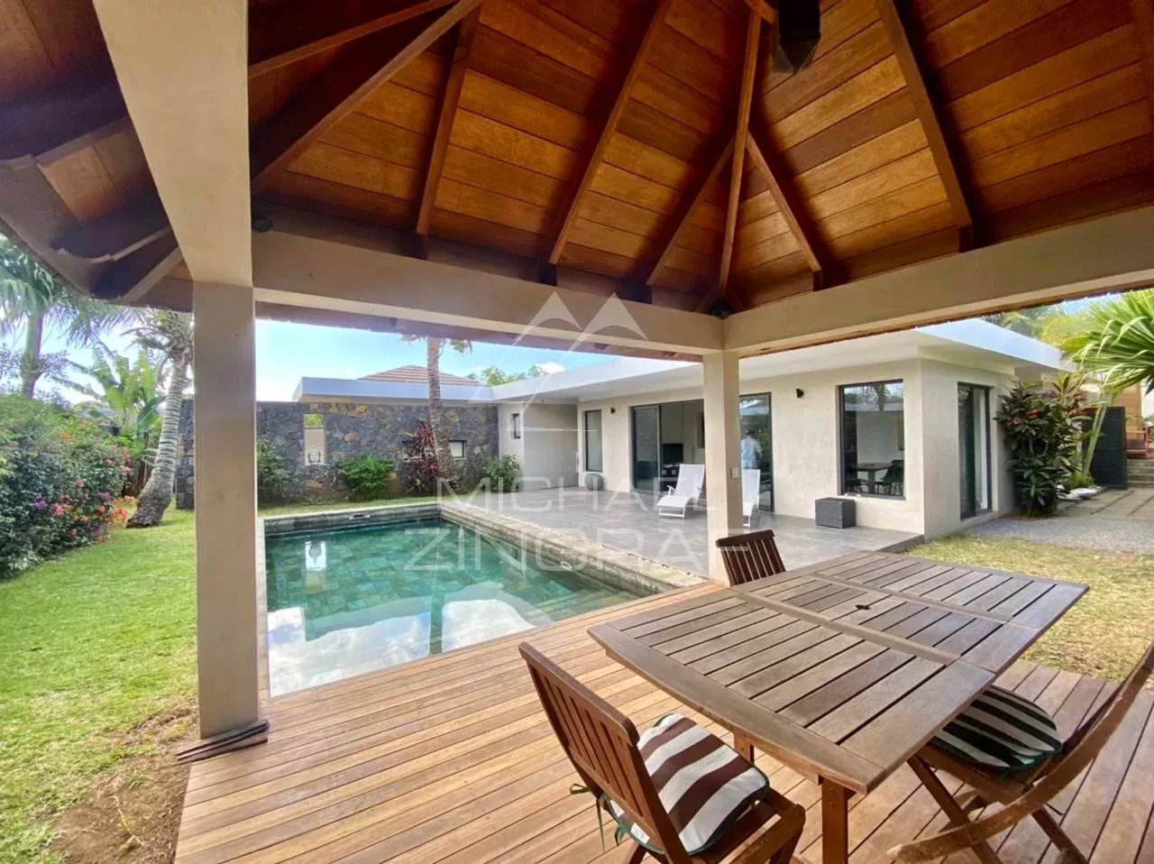 Villa moderne avec piscine et espace extérieur à Grand Baie