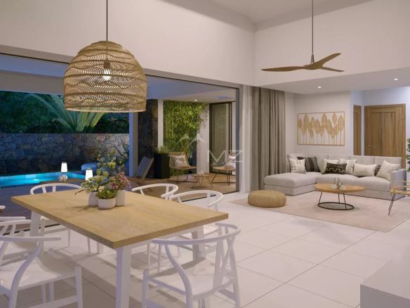 Intérieur d'une villa contemporaine avec salon et salle à manger, éclairage doux et décoration tropicale.