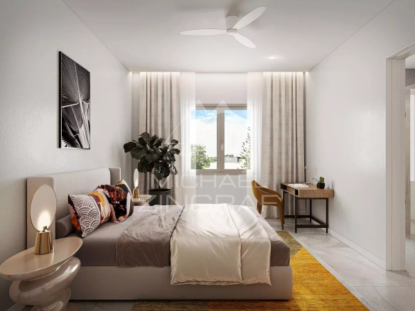 Chambre d'un penthouse moderne avec vue sur la mer à Pereybere, décorée avec un lit et des éléments contemporains.