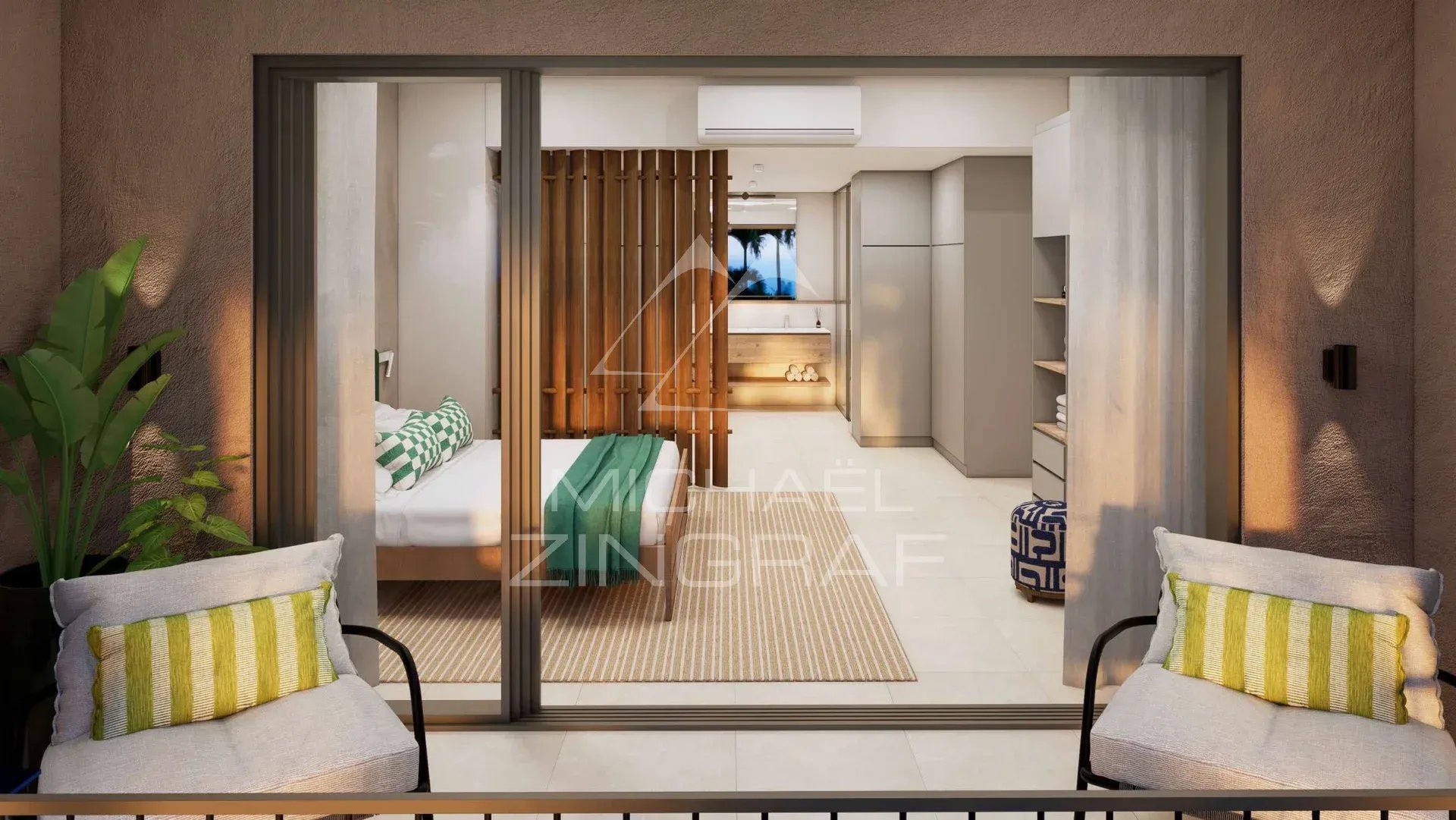 Intérieur d'une villa moderne avec vue sur le jardin, deux fauteuils et décoration contemporaine.