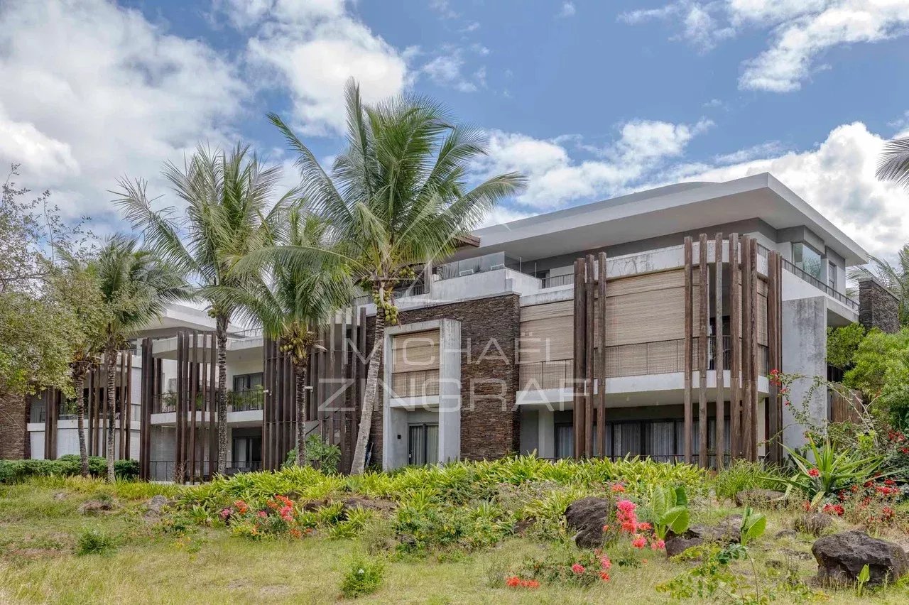 Penthouse with Golf View in Mont Choisy Contemporary penthouse with golf views in Mont Choisy, Grand Baie, surrounded by palm trees.