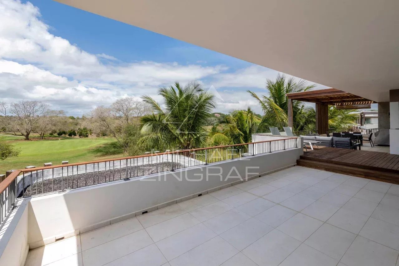 Penthouse with golf course views Penthouse terrace overlooking a golf course in Mont Choisy, Grand Baie.
