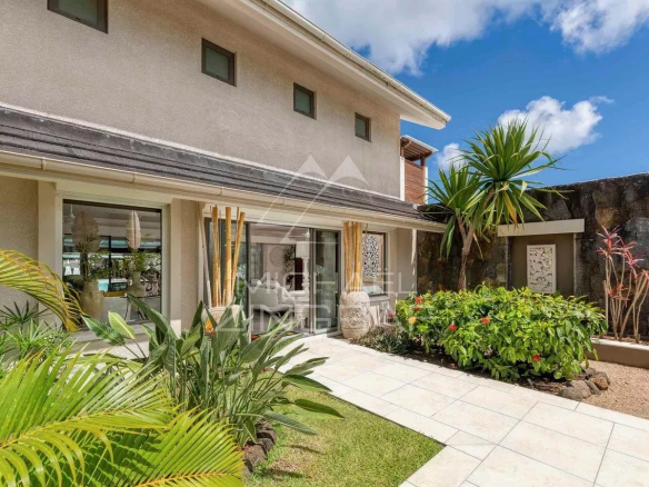 Entrée d'une villa moderne avec jardin à Grand Baie