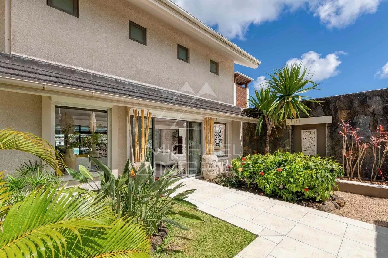 Entrée d'une villa moderne avec jardin à Grand Baie