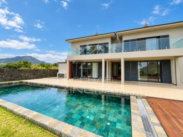 Villa moderne avec piscine et vue sur la mer à Vieux Grand Port