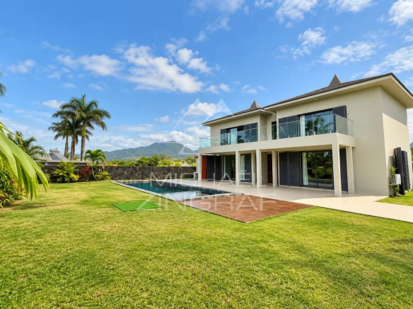 Villa moderne de 4 chambres avec piscine et jardin à Vieux Grand Port