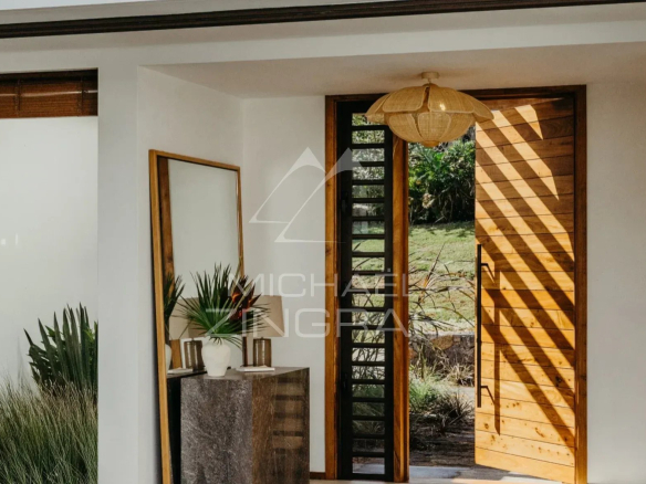 Intérieur de la Villa Vacoas à Bel Ombre avec des éléments de design moderne et naturel.