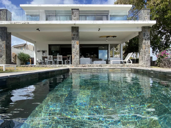 RARE ! Villa et cottage pieds dans l’eau – Calodyne
