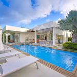 Exceptional villa in a private residence in Grand Baie