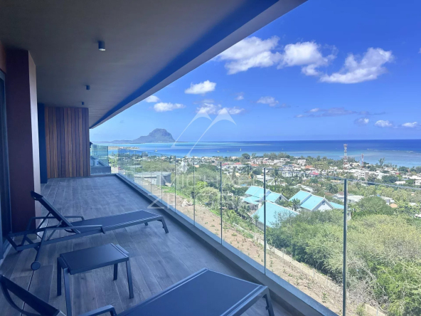 RIVER NOIRE: 3 bedroom apartment with sea view