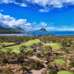 Terrain de 2061m2 sur Golf et accès mer