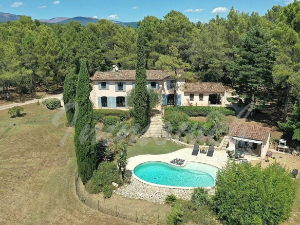 Proche village Belle bastide de 196 m² avec 5 chambres