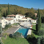 VILLA DE 300 M² AVEC 4 CHAMBRES TERRAIN DE 5000 M²