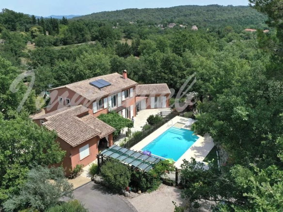 Beautiful villa of 228 m² with 6 bedrooms and independent studio