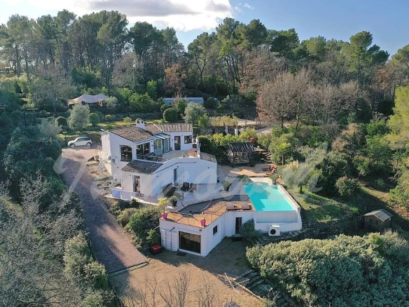 Contemporary villa of 291 m² with panoramic views