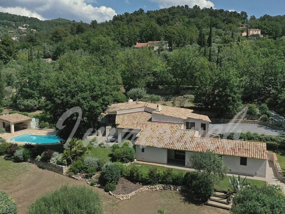 Vue village Belle villa de 300 m² avec 6 chambres