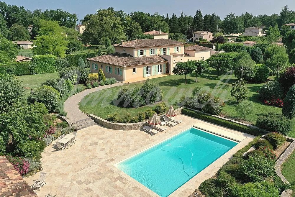 Proche centre village Villa de 170 m² avec 3 chambres