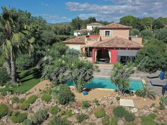 Proche centre village Villa de 170 m² avec 3 chambres