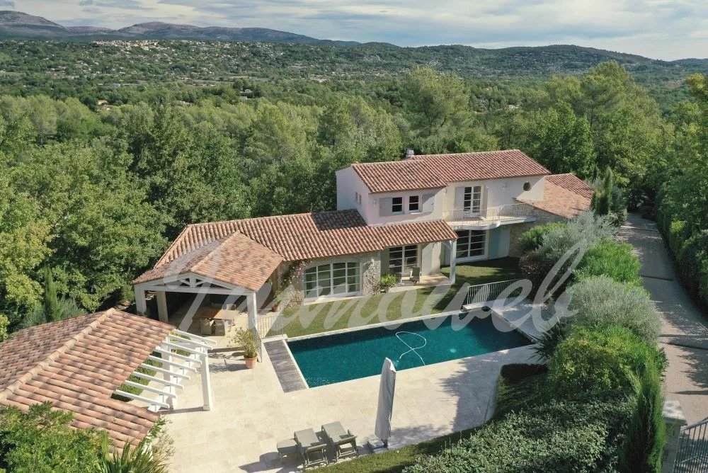 Proche commodités Villa de plain-pied de 160 m² avec 4 chambres