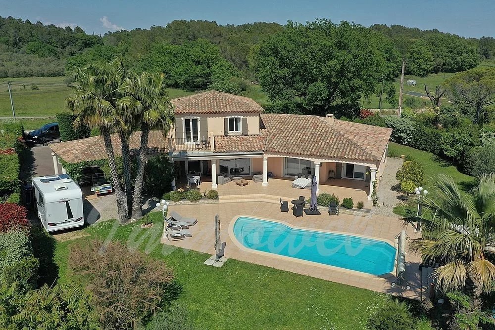 Proche centre village Belle villa de 206 m² avec 4 chambres