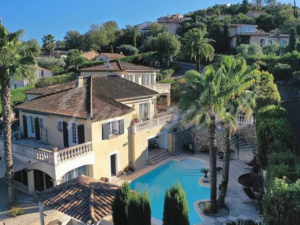 Proche centre village Belle villa de 206 m² avec 4 chambres