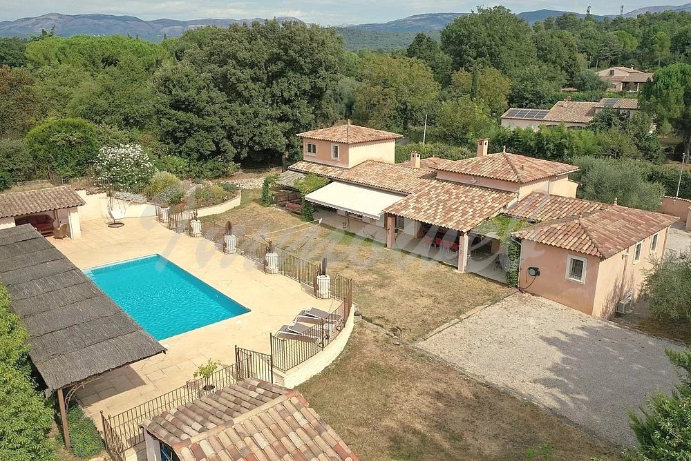 Proche commodités Villa de 172 m² avec studio