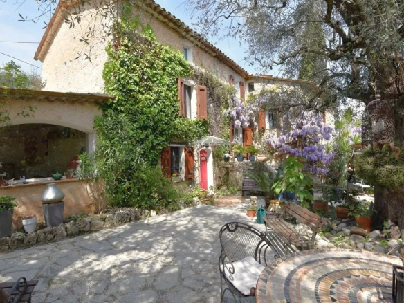 Charme et authenticité Beau mas en pierre de 160 m²