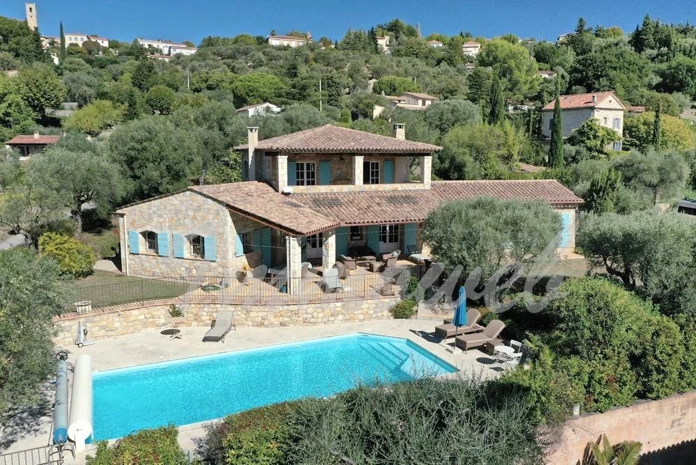 Belle villa de plain-pied de 180 m² terrain 1.2 hectare