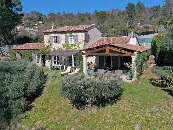 Montauroux – Villa de 170 m² avec 4 chambres terrain de 2670 m² complanté d’oliviers