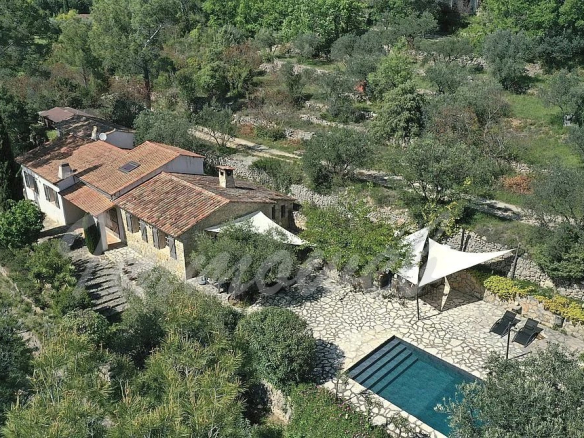 Seillans 83440 – Villa de charme avec 5 chambres, piscine et oliviers