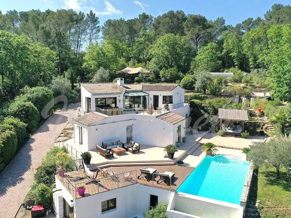 Tourrettes – Villa contemporaine avec vue panoramique 291 m² Piscine à débordement Terrain 7 264 m²