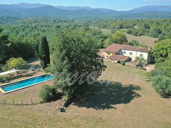 Domaine 5 ha à Tourrettes, mas et maison d’amis