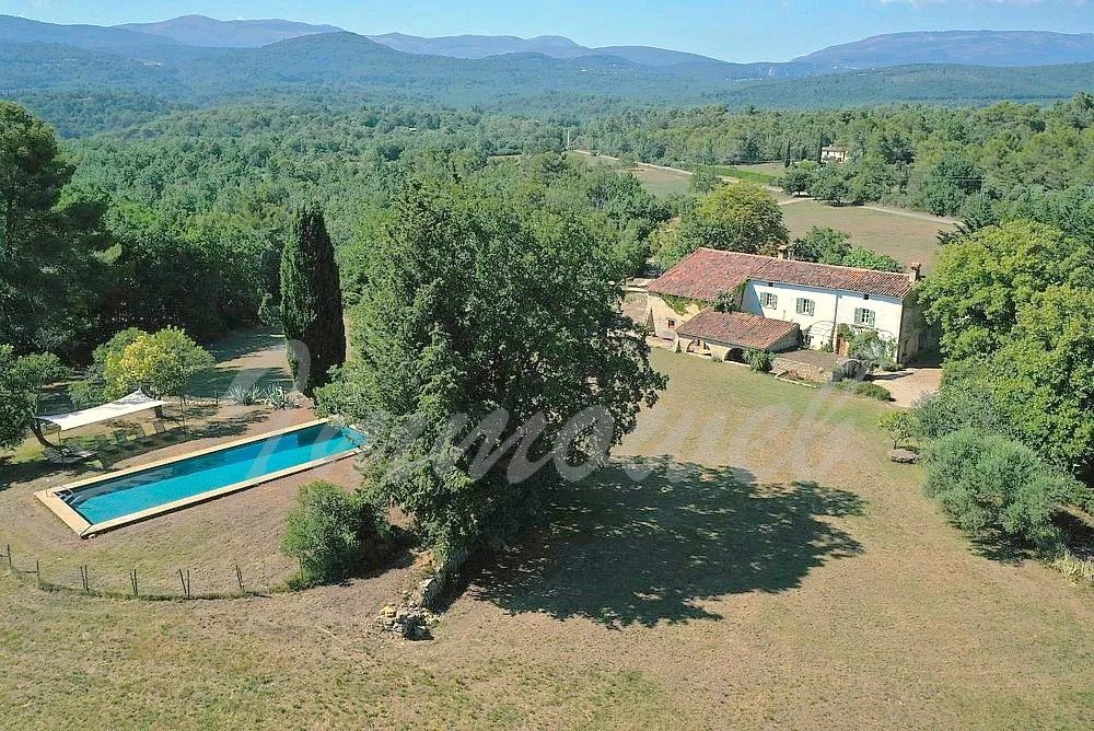 Callian – Superbe villa d’environ 250 m² avec 4 chambres et piscine