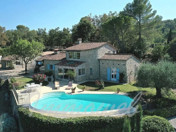 Fayence – Propriété en pierre, vue dominante, piscine & écuries