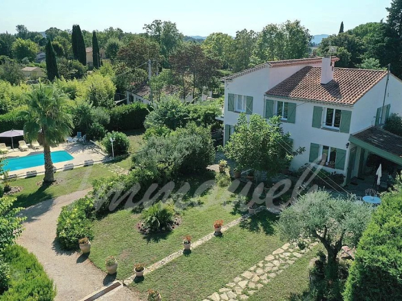 Callian – Villa rénovée avec piscine et pool house