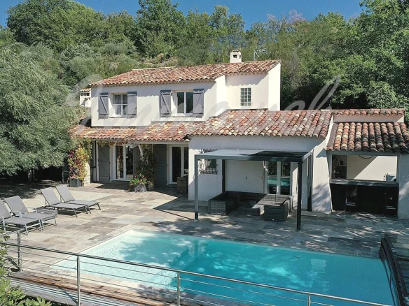 Tourrettes – villa de 185 m² avec 5 chambres et piscine