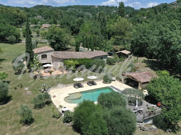 Fayence – Charming 280 m² property with swimming pool, pool house and 1.5 hectares of land
