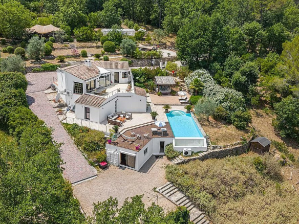 Tourrettes – Villa contemporaine avec vue panoramique 291 m² Piscine à débordement Terrain 7 264 m²