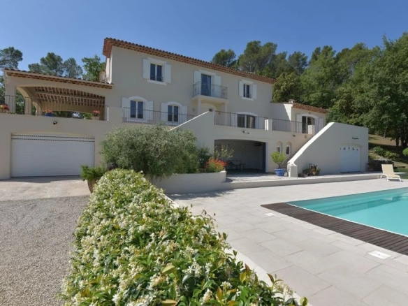 Villa provençale de 270 m² avec piscine et jardin, vue panoramique sur la campagne à Seillans.